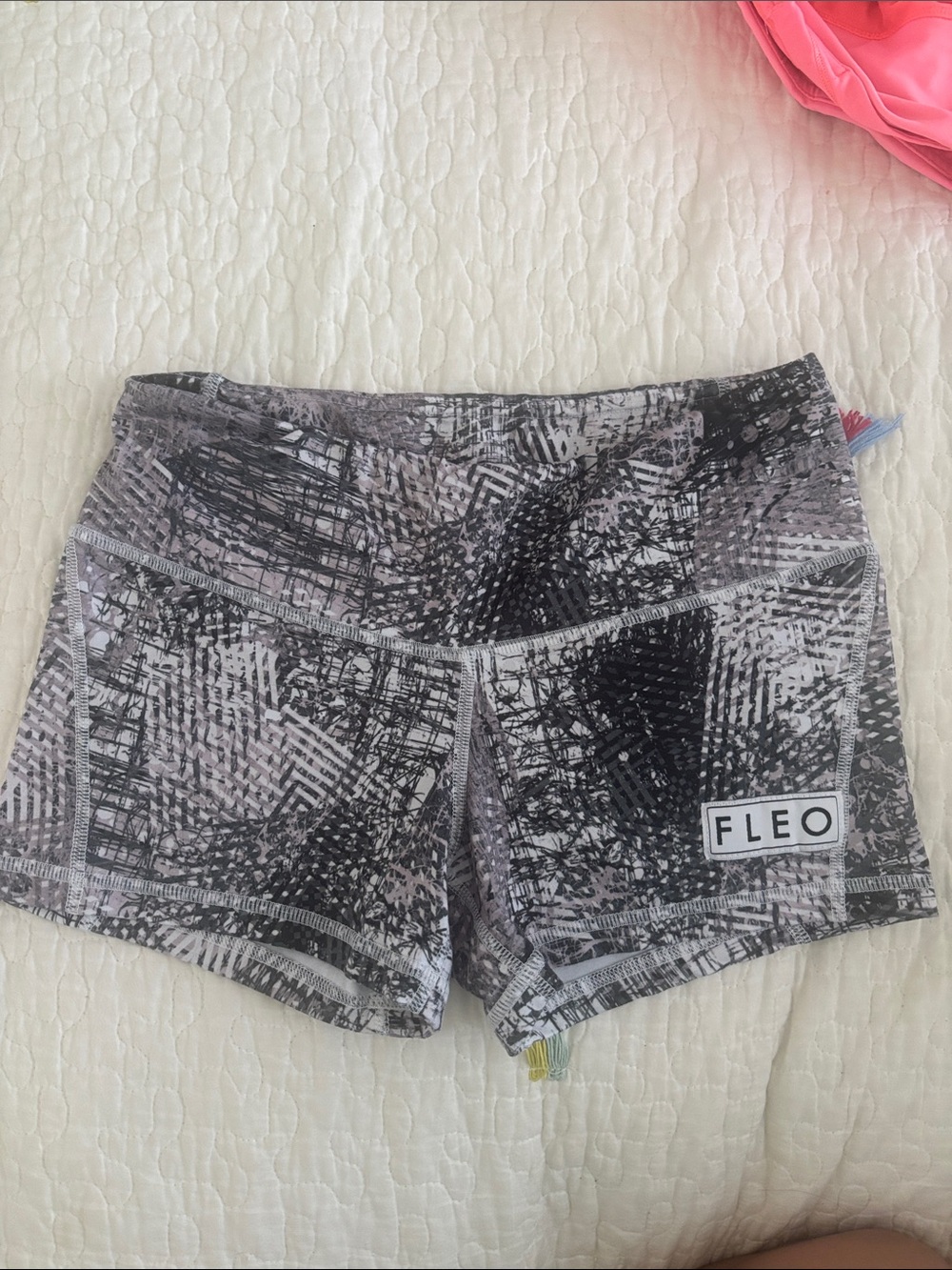 Fleo Women's Black & Gray Abstract Print Bike Shorts